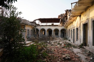 6 Şubat 2023 Depremlerinden sonra Hatay, Antakya 'da hasar gören bina