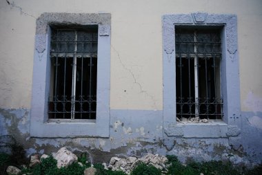 6 Şubat 2023 Depremlerinden sonra Hatay, Antakya 'da hasar gören bina