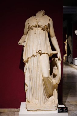 ANTALYA, TURKIYE - 23 Mart 2025: Antalya Arkeoloji Müzesinde Athena Heykeli