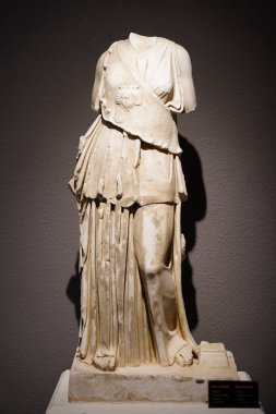 ANTALYA, TURKIYE - 23 Mart 2025: Antalya Arkeoloji Müzesinde Athena Heykeli