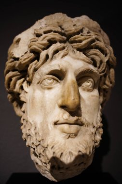 ANTALYA, TURKIYE - 23 Mart 2025 Antalya Arkeoloji Müzesi 'nde Baskın