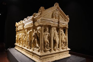 ANTALYA, TURKIYE - 23 Mart 2025: Antalya Arkeoloji Müzesinde lahit