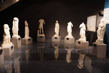 ANTALYA, TURKIYE - 23 Mart 2025: Antalya Arkeoloji Müzesinde Heykeller