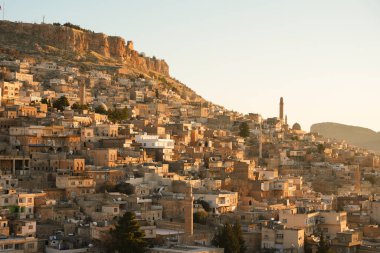 Türkiye 'de Mardin' in Gündoğumu Manzarası