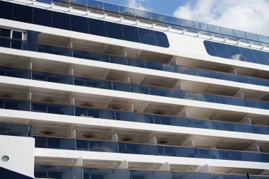 Liman 'daki bir yolcu gemisinin detayları