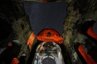 Kapadokya 'daki Kızıl Kilise Üzerinde Yıldızlar, Nevsehir Şehri, Türkiye