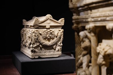 ANTALYA, TURKIYE - 23 Mart 2025: Antalya Arkeoloji Müzesinde lahit