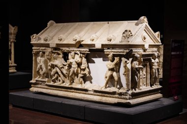ANTALYA, TURKIYE - 23 Mart 2025: Antalya Arkeoloji Müzesinde Herakles Sarcophagus