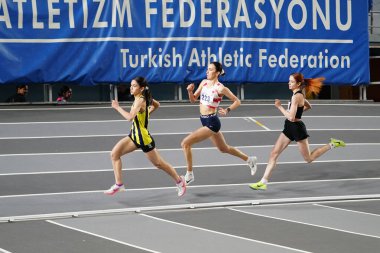 İSTANBUL, TÜRKİYE - 22 Şubat 2025: Atakoy Atletizm Şampiyonası 'nda koşan sporcular