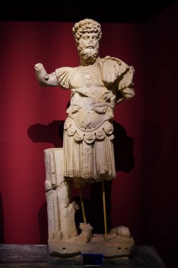 ANTALYA, TURKIYE - 23 Mart 2025: İmparator Septimius Severus Antalya Arkeoloji Müzesinde Heykeli