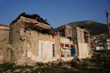 6 Şubat 2023 Depremlerinden sonra Hatay, Antakya 'da hasar gören bina