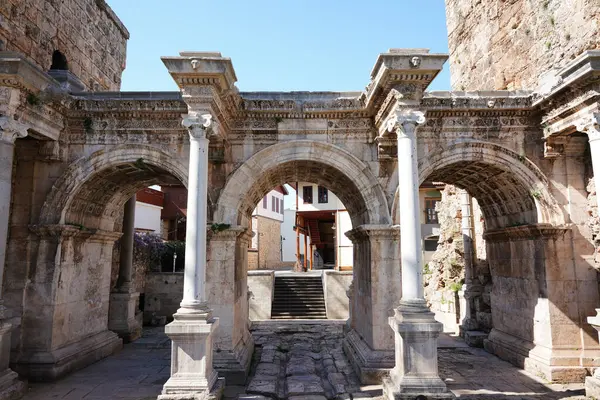 Antalya 'daki Hadrian Kapısı, Türkiye