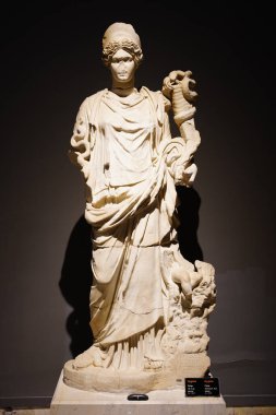 ANTALYA, TURKIYE - 23 Mart 2025: Antalya Arkeoloji Müzesinde Hijyen Heykeli