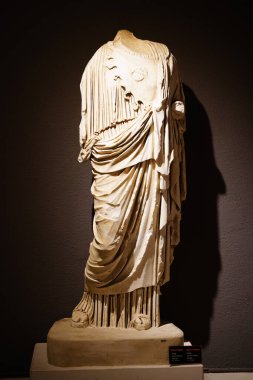 ANTALYA, TURKIYE - 23 Mart 2025: Antalya Arkeoloji Müzesinde Athena Heykeli