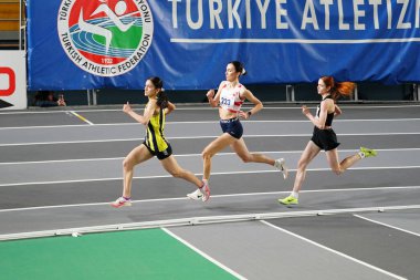 İSTANBUL, TÜRKİYE - 22 Şubat 2025: Atakoy Atletizm Şampiyonası 'nda koşan sporcular