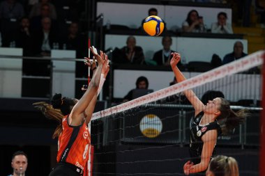 ISTANBUL, TURKIYE - 12 Nisan 2025: Vakıfbank vs Eczacibasi Dynavit Türk Sultanlar Ligi Playoff karşılaşmasında Kiera Van Ryk görev başında