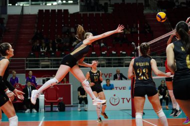 ISTANBUL, TURKIYE - 13 Nisan 2025: Burhan Felek Spor Salonu 'nda Türk Hava Yollari - Zeren Spor Kulubu Türk Sultanlar Ligi Playoff karşılaşmasında Samanta Fabris görev başında