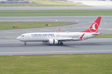 ISTANBUL, TURKIYE - 17 Nisan 2025: Türk Havayolları Boeing 737-8MAX (60038) İstanbul Uluslararası Havaalanına indi