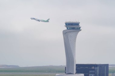 ISTANBUL, TURKIYE - 17 Nisan 2025: MNG Airlines Airbus A321-231P2F (369) İstanbul Uluslararası Havalimanı 'ndan kalkış