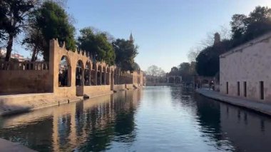 SANLIURFA, TÜRKİYE - Şubat 02, 2025: Balikligol, İbrahim Havuzu Şanlıurfa, Türkiye