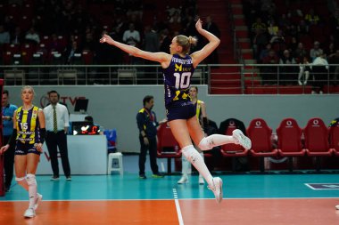 ISTANBUL, TURKIYE - 12 Nisan 2025: Fenerbahçe Medicana, Galatasaray Daikin Türk Sultanlar Ligi Playoff maçından önce Burhan Felek Spor Salonu 'nda Arina Fedorovtseva ısınma turu