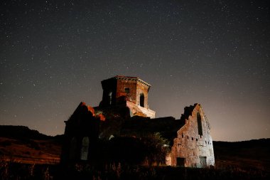 Kapadokya 'daki Kızıl Kilise Üzerinde Yıldızlar, Nevsehir Şehri, Türkiye