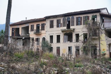 6 Şubat 2023 Depremlerinden sonra Hatay, Antakya 'da hasar gören bina