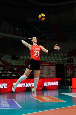 ISTANBUL, TURKIYE - 13 Nisan 2025: Roberta Ratzke, Burhan Felek Spor Salonu 'nda Türk Hava Yollari vb. Zeren Spor Kulubu Türk Sultanlar Ligi Playoff karşılaşmasında görev yapıyor