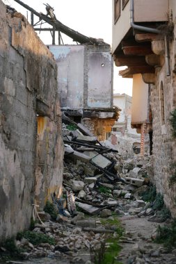 6 Şubat 2023 Depremlerinden sonra Hatay, Antakya 'da hasar gören bina