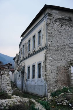 6 Şubat 2023 Depremlerinden sonra Hatay, Antakya 'da hasar gören bina