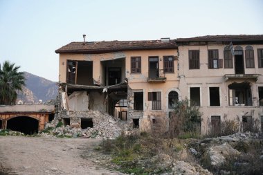 6 Şubat 2023 Depremlerinden sonra Hatay, Antakya 'da hasar gören bina