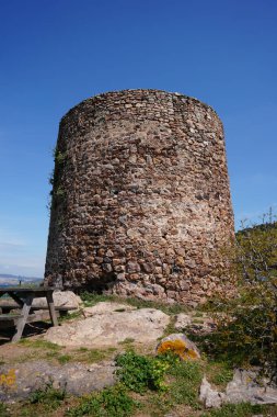 Heybeliada Adası, İstanbul, Türkiye 'de terk edilmiş yel değirmeni
