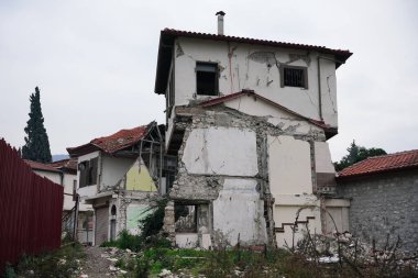 6 Şubat 2023 Depremlerinden sonra Hatay, Antakya 'da hasar gören bina