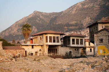6 Şubat 2023 Depremlerinden sonra Hatay, Antakya 'da hasar gören bina
