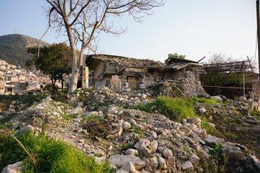 6 Şubat 2023 Depremlerinden sonra Hatay, Antakya 'da hasar gören bina