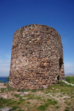 Heybeliada Adası, İstanbul, Türkiye 'de terk edilmiş yel değirmeni