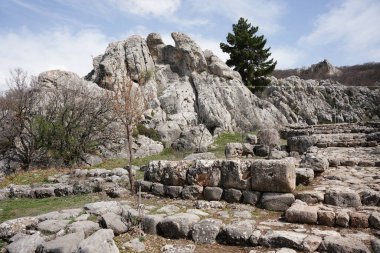 Türkiye 'nin Corum şehrindeki Hattusa Antik Kentinde Yazilikaya Kaya Sığınağı