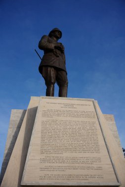 CANAKKALE, TURKIYE - 24 Nisan 2025: Chunuk Bayırındaki Atatürk Zafer Heykeli, Conk Bayiri, Gelibolu