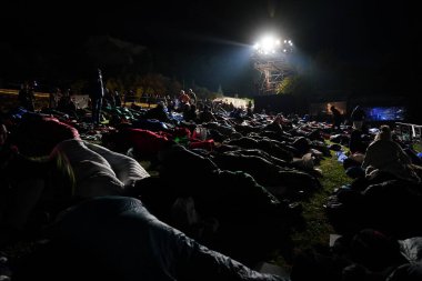 CANAKKALE, TURKIYE - 25 Nisan 2025: Anzak Günü şafak töreni ve Gelibolu Kara Savaşları 'nın 110. yıldönümü Gelibolu Yarımadası' ndaki Anzak Koyu 'nda kutlandı.