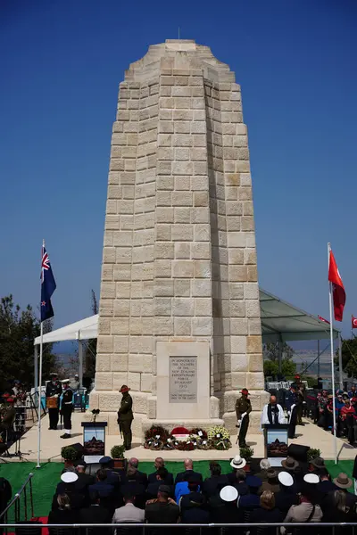 CANAKKALE, TURKIYE - 25 Nisan 2025: Anzak Günü ve Gelibolu Kara Savaşları 'nın 110. yıldönümü Gelibolu Yarımadası' ndaki Chunuk Bayırı Anıtı 'nda kutlandı.
