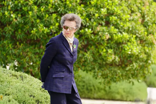 CanAKKALE, TURKIYE - 24 Nisan 2025: Prenses Royal Anne Gelibolu Kara Savaşları 'nın 110. yıldönümüne Morto Körfezi Fransız Ulusal Mezarlığı ve Gelibolu Yarımadası' ndaki Anma Töreni 'nde katıldı