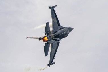 ISTANBUL, TURKIYE - MAYIS 01, 2025: 1 Mayıs Uluslararası İşçi Bayramı boyunca Kadiköy 'de insanlar yürüyüş