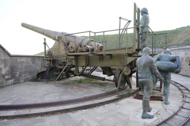 CANAKKALE, TURKIYE - 24 Nisan 2025: Gelibolu 'da Rumeli Hamidiye Redoubt topları