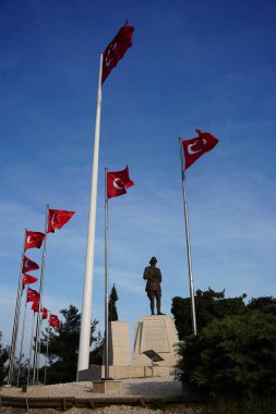 CANAKKALE, TURKIYE - 24 Nisan 2025: Chunuk Bayırındaki Atatürk Zafer Heykeli, Conk Bayiri, Gelibolu