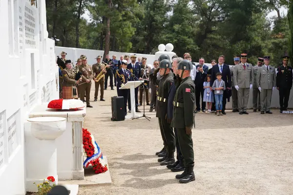 CANAKKALE, TURKIYE - 24 Nisan 2025: Gelibolu Kara Savaşları 'nın 110. yıldönümü Morto Körfezi Fransız Ulusal Mezarlığı ve Gelibolu Yarımadası' ndaki Anıt 'ta kutlandı.