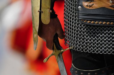 CANAKKALE, TURKIYE - 24 Nisan 2025: Gelibolu Kara Savaşları 'nın 110. yıldönümünde Osmanlı askeri bantları Gelibolu Yarımadası' ndaki Şehitler Anıtı 'nda anıldı