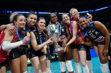 ISTANBUL, TURKIYE - Mayıs 04, 2025: Imoco Volley Conegliano oyuncuları Ulker Sports Arena 'da CEV Şampiyonlar Ligi Volley Finali' ni kazandılar