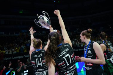 ISTANBUL, TURKIYE - Mayıs 04, 2025: Imoco Volley Conegliano oyuncuları Ulker Sports Arena 'da CEV Şampiyonlar Ligi Volley Finali' ni kazandılar