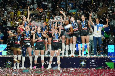 ISTANBUL, TURKIYE - Mayıs 04, 2025: Imoco Volley Conegliano oyuncuları Ulker Sports Arena 'da CEV Şampiyonlar Ligi Volley Finali' ni kazandılar