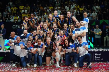 ISTANBUL, TURKIYE - Mayıs 04, 2025: Imoco Volley Conegliano oyuncuları Ulker Sports Arena 'da CEV Şampiyonlar Ligi Volley Finali' ni kazandılar